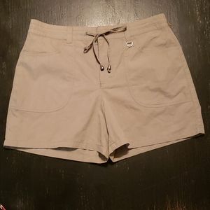 GLORIA VANDERBILT COTTON SHORTS WITH DRAW STRING. MODERN STYLISH LENGTH!